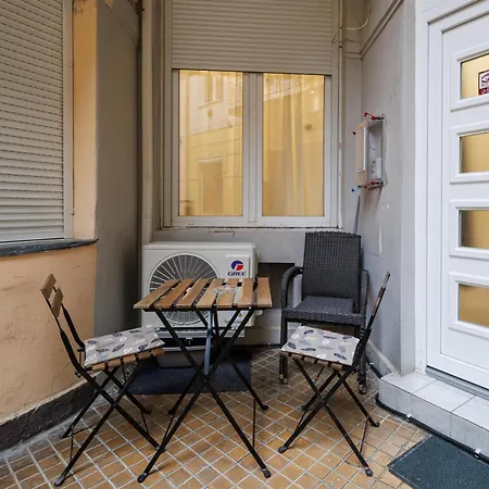 Happy House - Steps From Szimpla Ruin Bar Apartment *