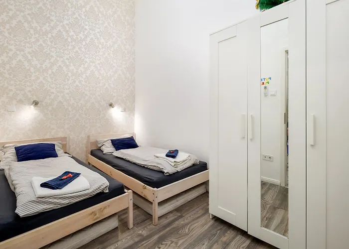 Happy House - Steps From Szimpla Ruin Bar Apartment *