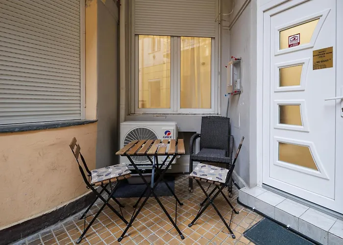 Happy House - Steps From Szimpla Ruin Bar Apartment *