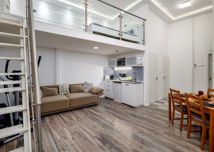 Apartment Happy House - Steps From Szimpla Ruin Bar