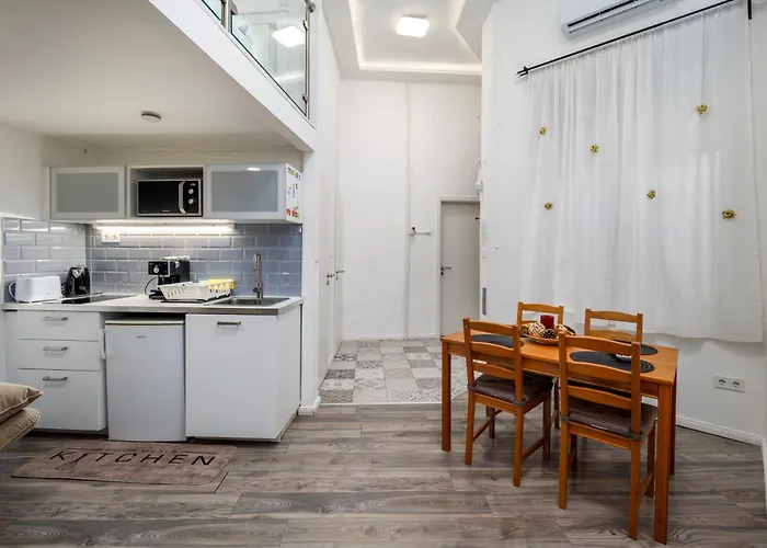 Happy House - Steps From Szimpla Ruin Bar Apartment