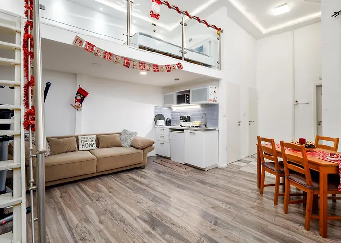 Happy House - Steps From Szimpla Ruin Bar Apartment *